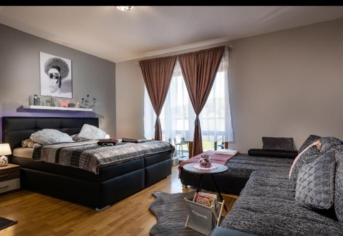 Liptovský Mikuláš Apartman Zara Superior מראה חיצוני תמונה